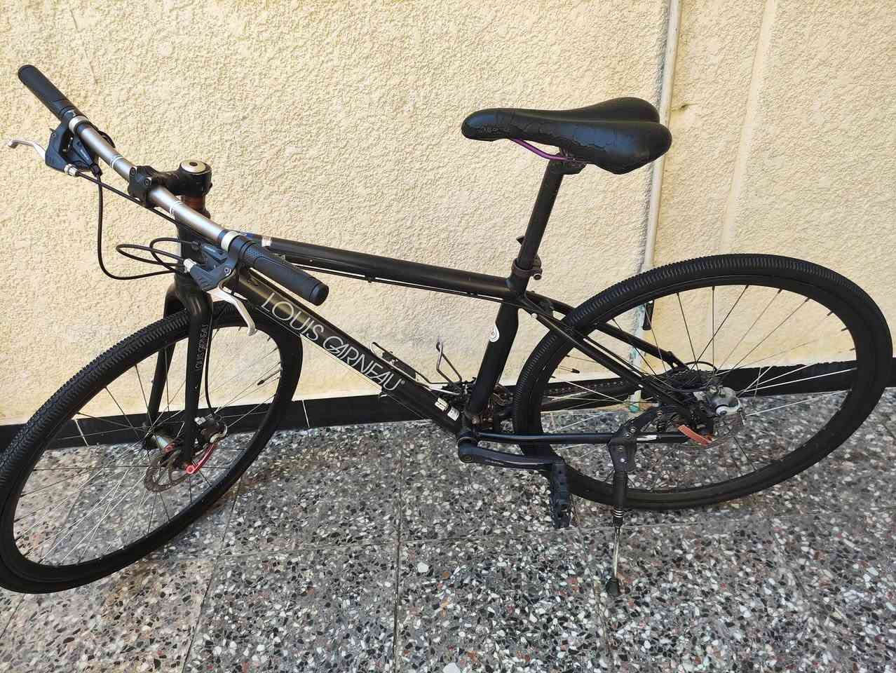 دراجة هوائية ماركة لويس غارنو (Louis Garneau) حجم 28 (S)-c700 بالة حاوية مختم بالكامل المنيوم مجمع شيمانو نظافة ممتازة بريكات ديسك السعر 210 الف مجال قليل العنوان بغداد الشعلة للاستفسار ***********
