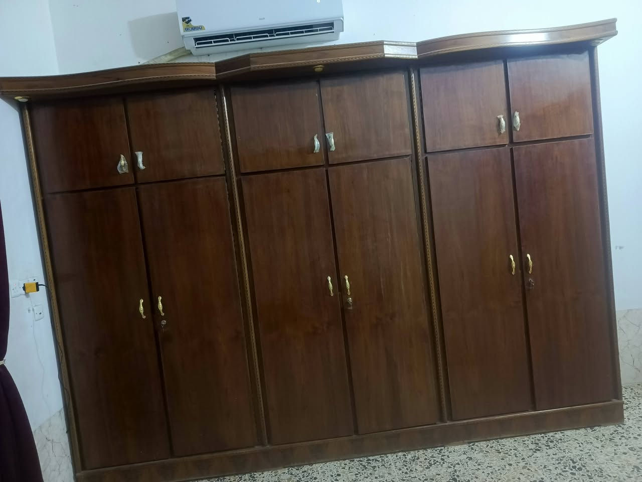 سلام عليكم من رخصت دمن وافق غرفه حطاطه للبيع سعر مليون وميتين وبيه مجال ***********
