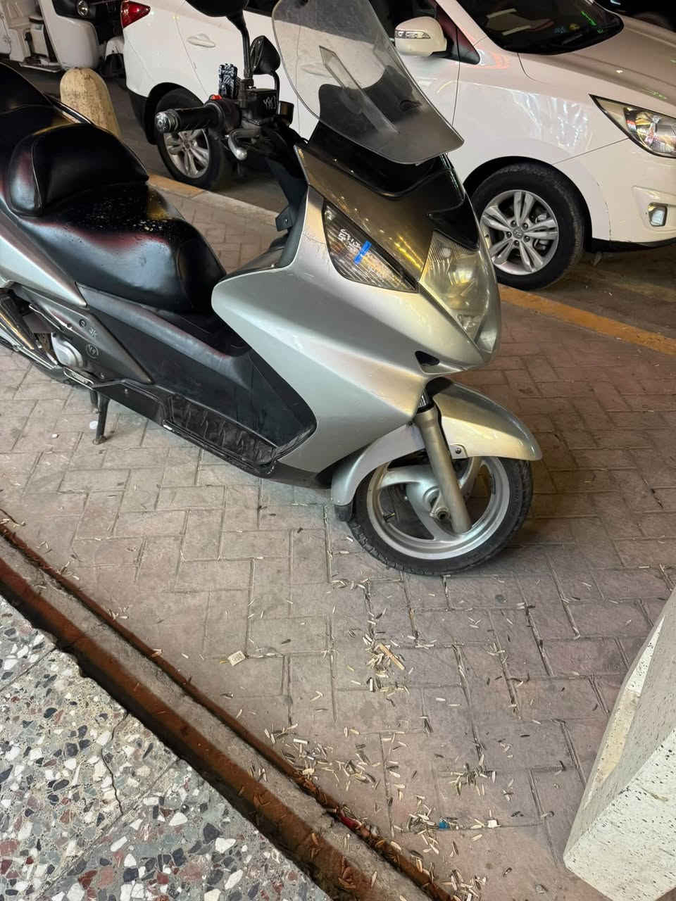 سلفر ونج 600 الدراجه رمبه كفاله عامه
ممشاها 33الف حقيقي 

العنون مدينه الصدر 

***********

السعر 19 او بيها مجال حك الجيه
