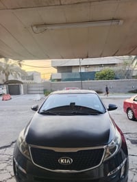 كيا سبورتج ٢٠١٦ وارد امريكي ماشية ٦٩ بدون حادث بدون صبغ تبديل باب خلفي...