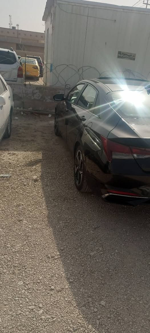 النتره موديل 21 رقم بغداد. حادث جاملغ وبنيد والباب خلفي ودور الجاملغ.  الموصفات فول. محرك الفين كير ايتي مكان السياره نجف اي استفسار ***********
