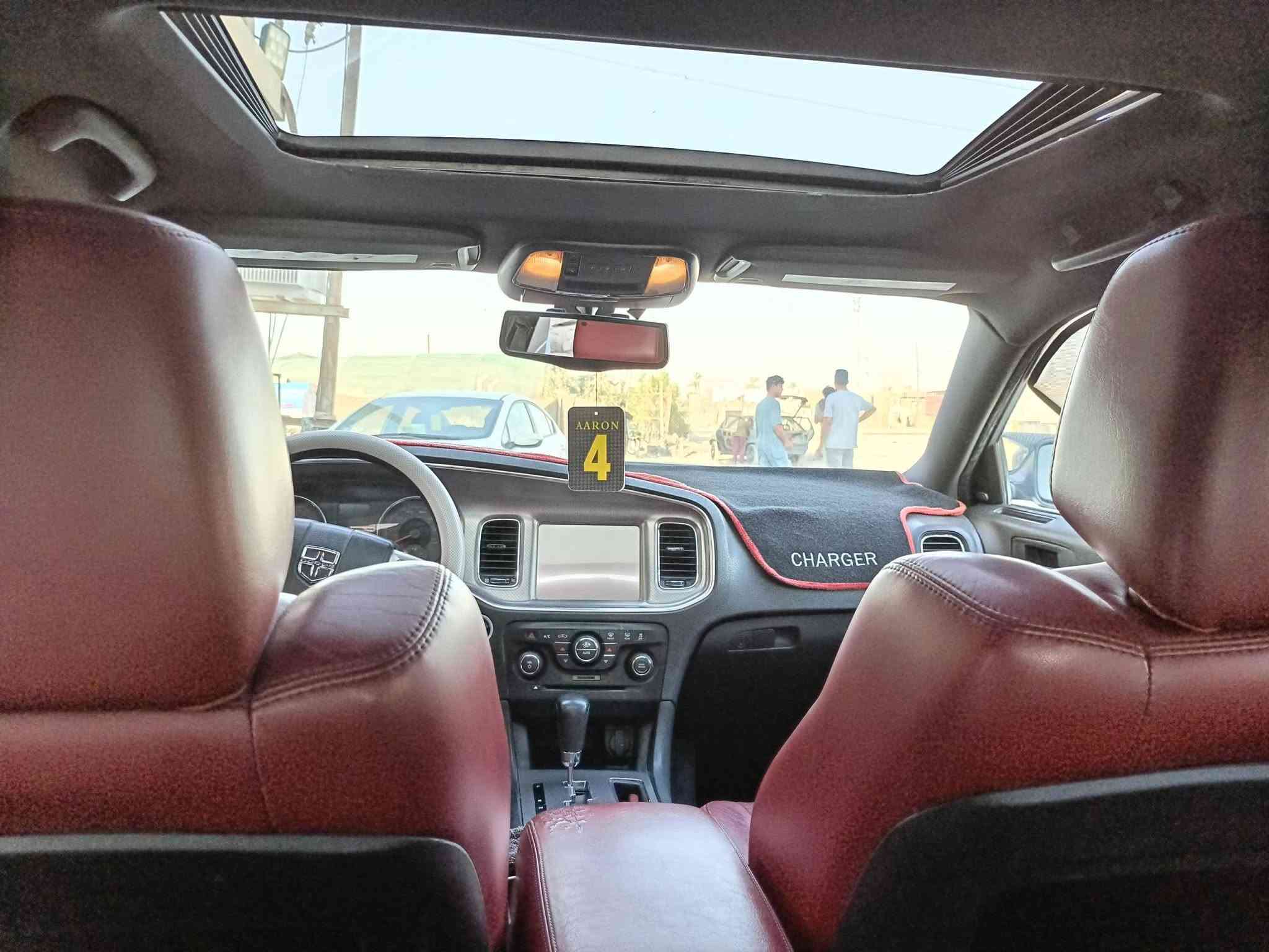 السلام عليكم جارجر 11فول 1علئ1 بيها منضومت غاز  بيها ضعف بل تور باين مكينه 3600برغي ما مفتوح بيها اكسن جديد  حداديه جديده بسمي مداور وين ما تريد سنويه ال2031هزه جديده مكاني ديوانيه ***********
