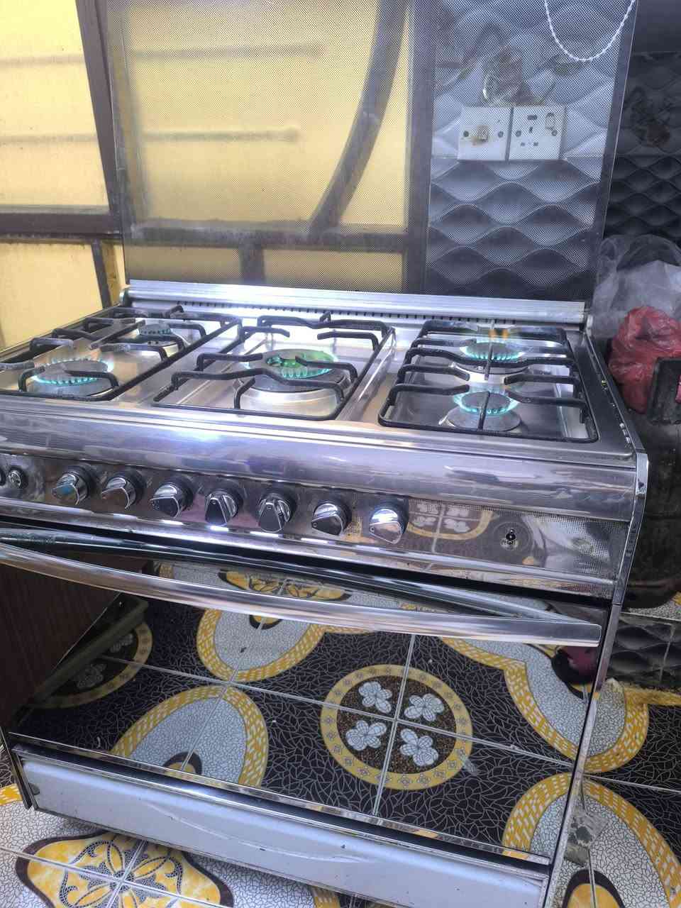 طباخ للبيع مستعجل نظيف وشغال ٢٥٠ للاستفسار التواصل واتس ***********
