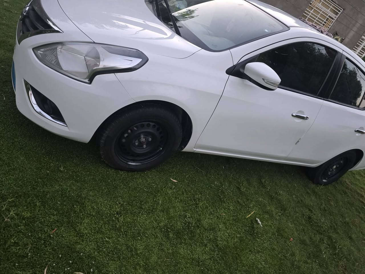 سلام عليكم نيسان مديل ٢٥ لبيع ماشيه ٥٣ بيها نص قطعه صبغ وشويه بل جاملغ كد شبر بس السياره كفاله ع وضع الشركه سعرها ١١٥ مكاني مشخاب ***********
