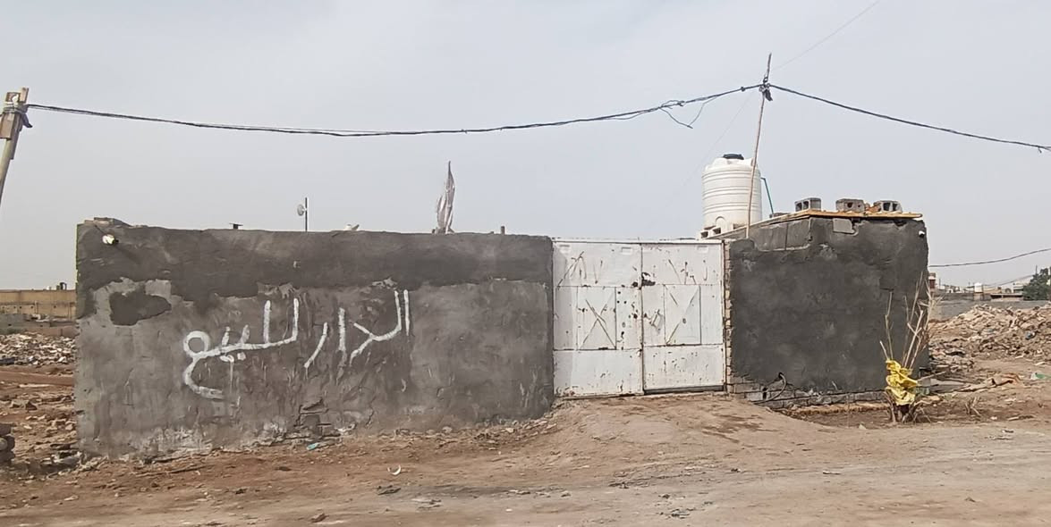 السلام عليكم بيت تجاوز لبيع بي وصل تطويب مساحه 240 متر بي 3غرف وصاله9امتار ومطبخ دوانيه عوزهه ضلع وتكمل حي الحسين مقابيل مطعم الحوراء السعر 19وبي مجال بيت نضيف السقف سندويج رقم الهاتف ***********
