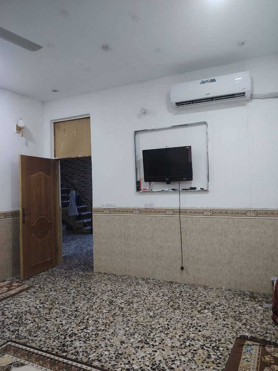 بيت للبيع
بيت للبيع مساحة 400م نزال 20 وعرض 20 بناء حديث 2021 طابوگ طابق واحد متكون من صالة 6×4.5 ومطبخ 4.5×5.5 وهول 10×4 وغرفتين 4×5 وحدة منهن سويت وصحيات خارجية وداخلية سند 25 الموقع-حلة-النخيلة الغربية قرب منطقة الخريبات 
*بي محل 
السعر مناسب 
للإستفسار:***********
