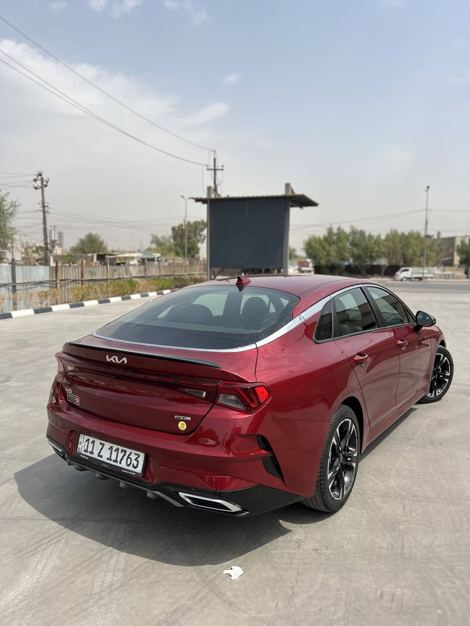سلام عليكم KIA K5 موديل 2024 
السيارة ماشية 33 الف كيلو 
مواصفات الجي تي لاين المعروفة 
حادث السيارة حافة البنيد و خشم الجاملخ بارد مثل ما موضح بالسونار هذا حادث امريكا صار بيها بالعراق بارد بالجاملغ الخلفي جهة السايق و شخط بالباب راجع بي دي ار و صار تحكيل بسيط على كدة السيارة بدون صبغ بدون دواخل بدون ايرباك 
مكان السيارة بغداد 
الرقم للتواصل ***********
سعر السيارة 171 و بيها مجال
