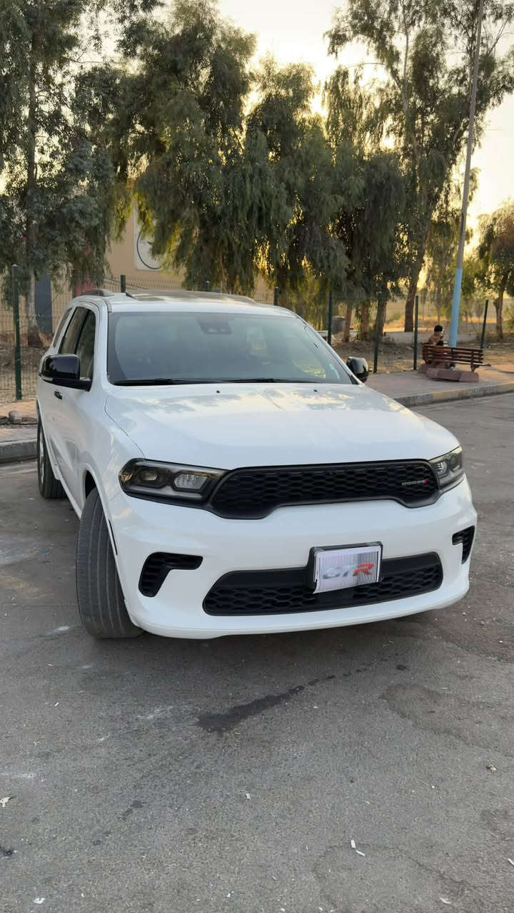 🚘 للبيع دودج دورانجو GT Plus موديل 2024. سياره كلين بدون ضربه

✨ سيارة فخمة وعائلية، مواصفات عالية ومحرك قوي، والدفع خلفي RWD.

🔹 الموديل: 2024
🔹 الفئة: GT Plus
🔹 اللون: أبيض
🔹 الدفع: خلفي RWD
🔹 المحرك: V6 Pentastar سعة 3.6 لتر
🔹 القوة: 295 حصان
🔹 القير: أوتوماتيك 8 سرعات
🔹 3 صفوف مقاعد

🔥 المواصفات والتجهيزات:

✅ مقاعد جلد
✅ كراسي أمامية كهربائية
✅ تبريد المقاعد الأمامية
✅ تدفئة المقاعد الأمامية
✅ تدفئة المقاعد الخلفية
✅ ستيرن كهربائي
✅ ستيرن مدفأ
✅ فتحة سقف كهربائية
✅ باب خلفي كهربائي
✅ مرايا جانبية كهربائية مع خاصية التعتيم ونقاط عمياء
✅ شاشة Uconnect قياس 10.1 إنش
✅ Apple CarPlay
✅ Android Auto
✅ ملاحة GPS
✅ كاميرا خلفية
✅ حساسات اصطفاف
✅ تحكم مناخي ثلاثي المناطق
✅ تشغيل عن بُعد
✅ دخول وتشغيل بدون مفتاح
✅ جنوط 20 إنش
✅ إضاءة LED

🛡️ أنظمة الأمان والرادارات:

🔸 رادار مثبت سرعة متكيف Adaptive Cruise Control
🔸 رادار تحذير الاصطدام الأمامي
🔸 نظام مراقبة النقطة العمياء Blind Spot
🔸 تحذير حركة المرور الخلفية Rear Cross Traffic Alert
🔸 نظام الكبح المساعد عند الطوارئ
🔸 حساسات أمامية وخلفية
🔸 نظام الثبات الإلكتروني
🔸 نظام التحكم بالجر
🔸 ABS
🔸 وسائد هوائية متعددة
🔸 مراقبة ضغط الإطارات

💎 دورانجو GT Plus — فخامة، قوة، راحة ومواصفات ممتازة ممشئ45 الف ميل 

📍 الموقع: [موصل]

📞 للتواصل: [***********]

🔥 للجادين فقط
