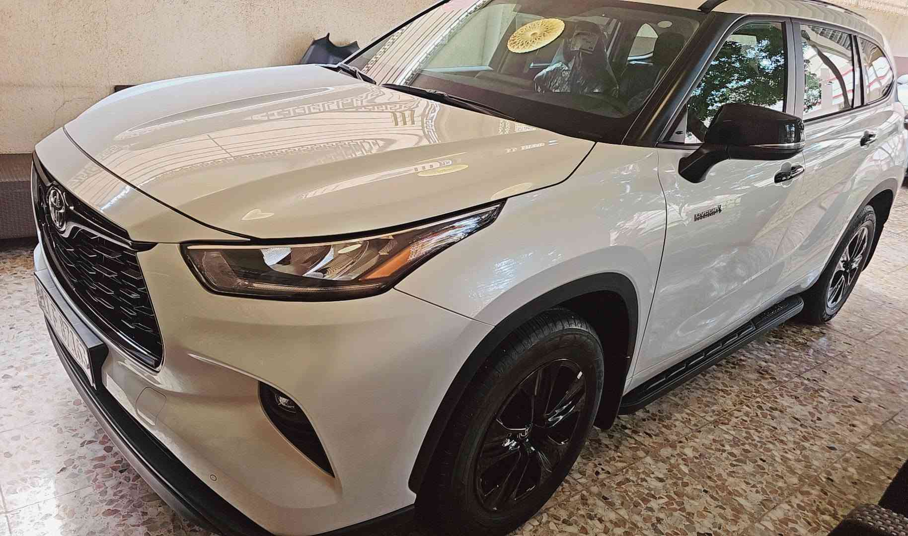 هايلندر بلاك اديشن • ٢٠٢٤ • بنزين وهايبرد
