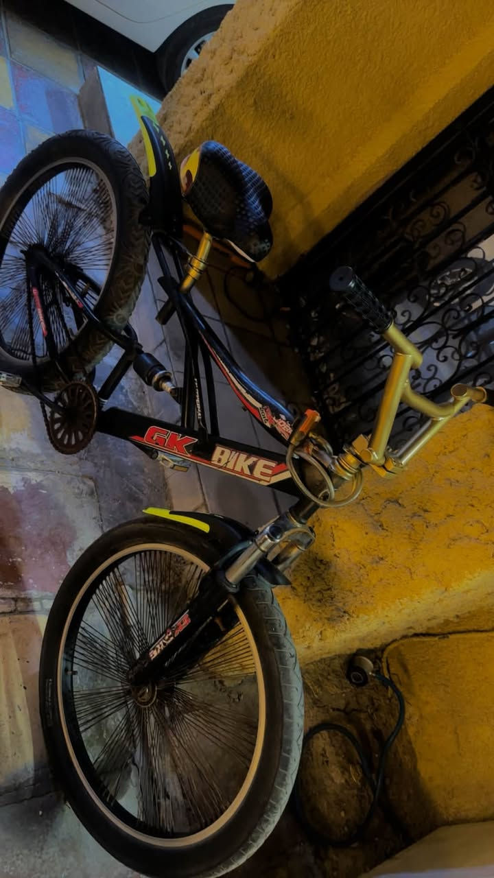 دراجه هوائيه BMX جبليه ماركه KG BIKE
دبل امامي دبل خلفي 
نمره واحده اماميه نمره واحده خلفيه 
مقود استعراض فره كامله 
عجلات متينه للطرق الوعره 
سرج عريض ومريح مع جاملغات جديده 
يتحمل اوزان حتى 200 كيلو 
السعر 175 الف ... 
الموقع بغداد الغزاليه
***********
