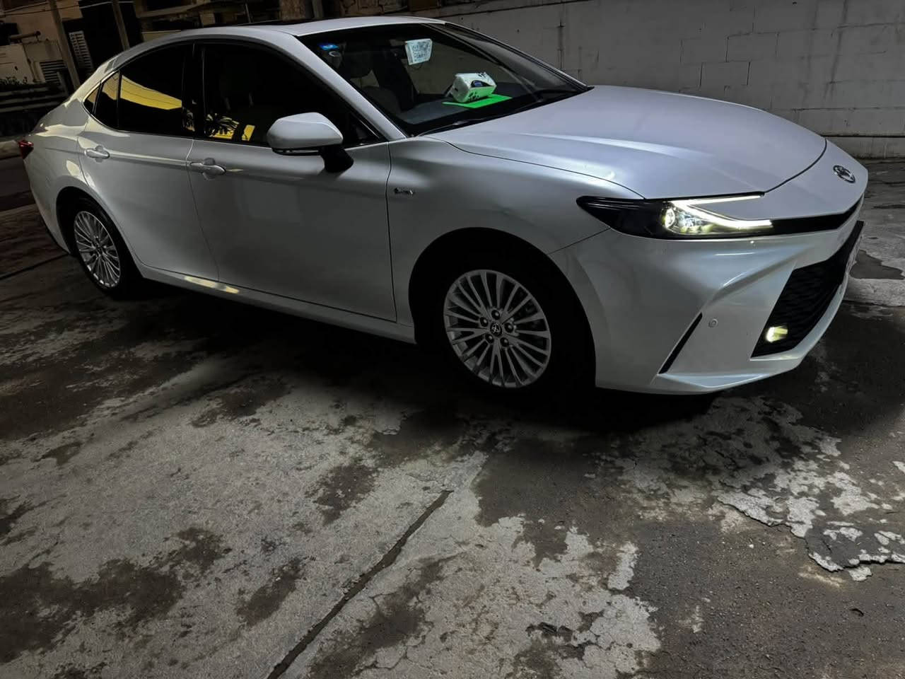 🚗 تويوتا كامري 2025  بغداد مرقم

محرك 2500 هايبرد

خليجي ياباني أصلي (عبد اللطيف جميل)

فئة E plus – فول مواصفات

✨ المواصفات:

✔️ فتحة سقف

✔️ مقعد السائق كهربائي

✔️ حساسات أمامي وخلفي

✔️ شاشة + كاميرا

✔️ لايت فول زنون LED 

✔️ مرايا كهرباء

✔️ رنقات 17 إنش

✔️ بردة كهرباء 

✔️ شاحن موبايل 

✔️ باقي المواصفات المعروفة من تويوتا

📌 الحالة: مستخدم نظيف

📊 العداد: 33000كم فقط

✅ ملحقات السيارة كامله غير مستخدمه

📍 العنوان: بغداد - الكراده 

السعر: 270

للاستفسار *********** متوفر واتساب

