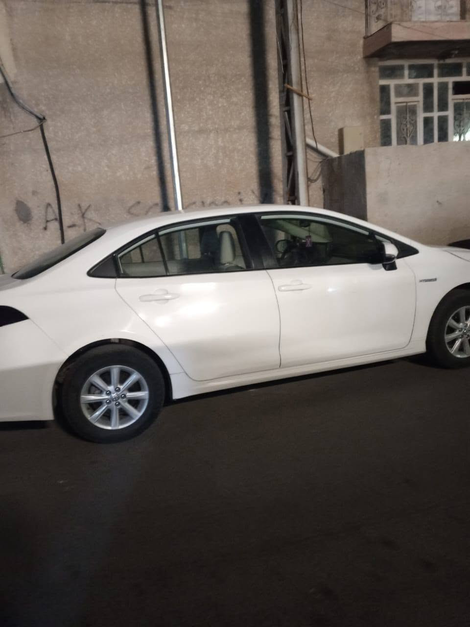 السلام عليكم للبيع كورلا هايبرد سويج بدون فتحة موديل 2022 ماشية 74000 تفاصيلها موضحة بالسونار خليجية بسمي تحويل مباشر السعر 120 ورقة  للاتصال *********** مكانها حي الجامعة

