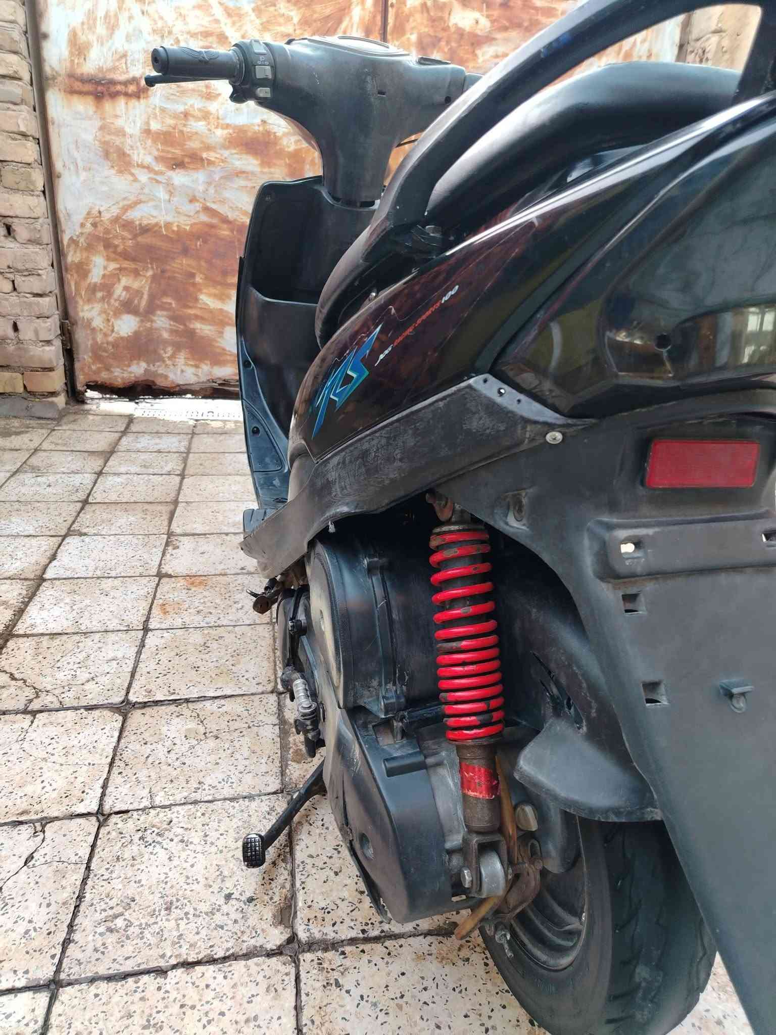السلام عليكم دراجات ماكس محركاتهن مفتوحه خير من الله من شلعه و معدل شغالات سلف هندر لايت اشاير جاهزه رايدها الوحده اب ٤٥٠ و بيها مجال حك جيه مكاني كوت حي الجهاد وهذا رقمي ***********
