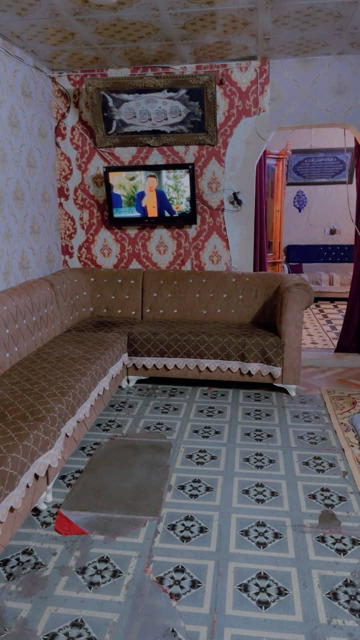 بيت حواسم للبيع يتكون من 3غرف وستقبال وهول وحمام داخل وحمام خارج بيت مساحته حلوه وجبير مساحته 120 /بلغزاليه شارع المشجر حي المنتضر 
الاستفسار علا هاذا رقم /***********/***********

السعر 25وبي مجال
