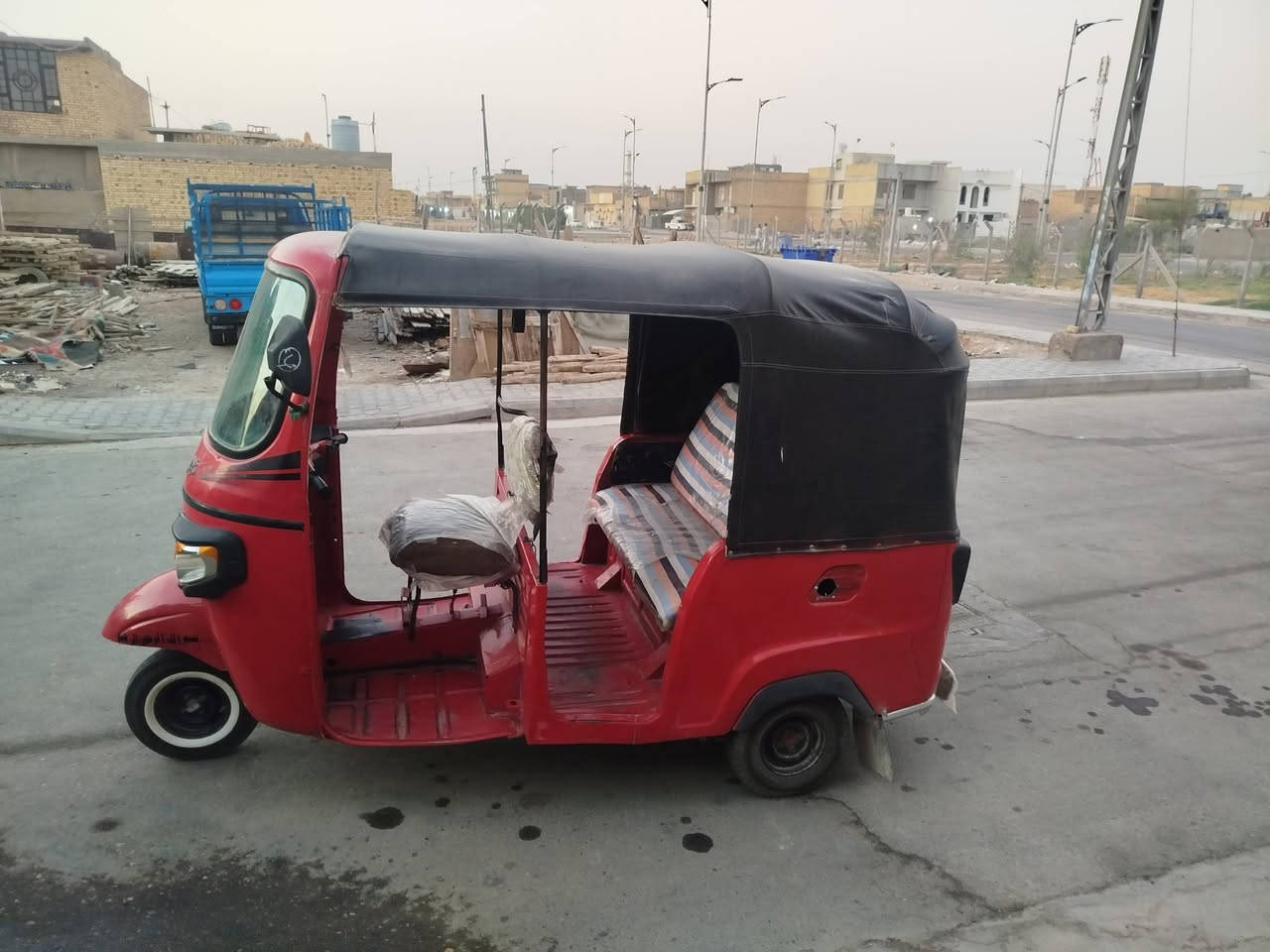 السلام عليكم
تكتك بياجو للبيع موديل 21
أوراق كامله اصوليه محوره مكينه باجاج 22 
المكان كوت/مركز المدينة 
***********
***********
