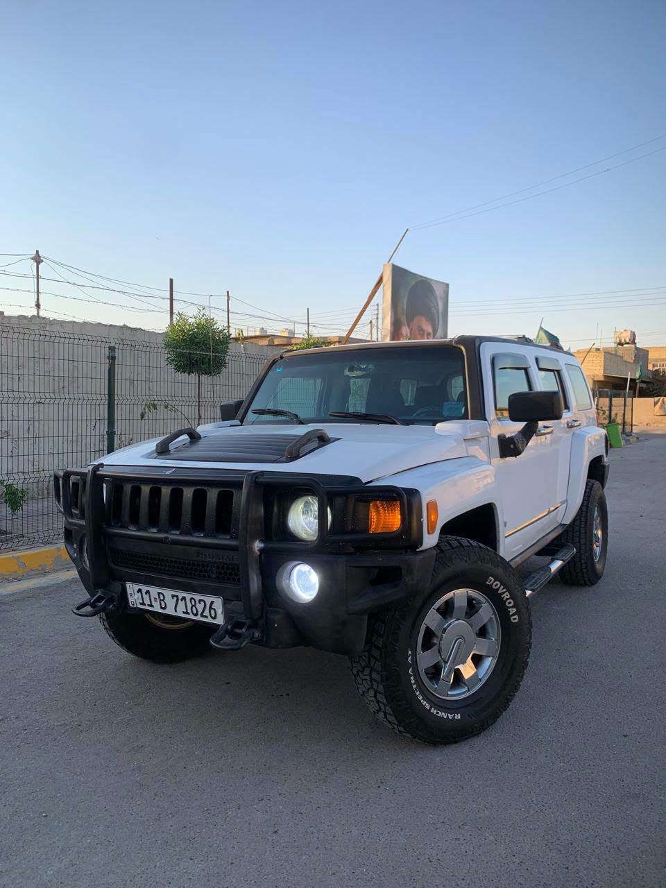 السلام عليكم للبيع او المراوس 
همر H3 2007 فول مواصفات السياره بيهه حادث الجاملغ الامامي وبيهه صبغ فقط قطعه مكينه 5 سلندر مكينه وكير كفاله حداديتهه جديده تبريد ثلج ❄️ داخل مخمل لونين شاشه تاب كامره خلفيه بصمه تشغيل منضومه زنون ماشيه 151 الف حقيقي تخم تاير جديد ويل كروم أصلي 
عنوان السياره بغداد حي اور 
السعر اتصل عل رقم او تجي واتساب 
الاستفسار ***********سجاد
