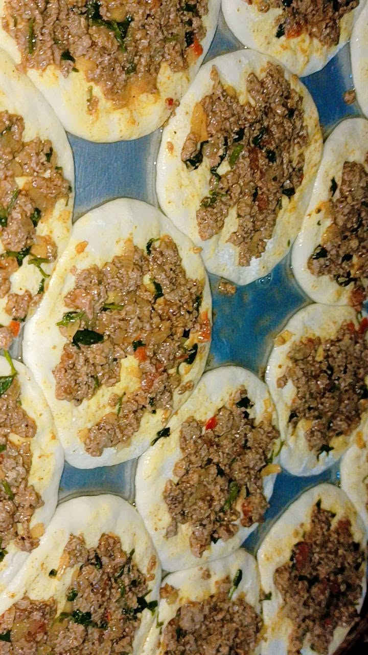 لحم بعجين • بيع مباشر • يوصلكم حار