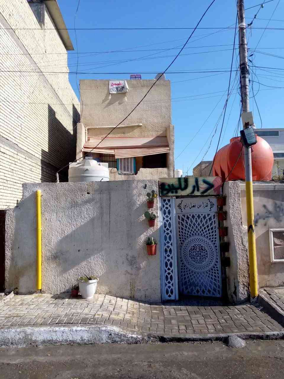 السلام عليكم الدار للبيع موقع البيت كيعان ابو درع مقابيل قطاع 79 طابقين بلوك 90متر متوفره كافه الخدمات السعر 70 او بي مجال ***********
