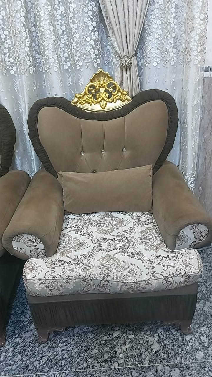 السلام عليكم 
تخم 7مقاعد للبيع مع طبلات السعر 350الف دينار المكان بغداد الجديده ***********

