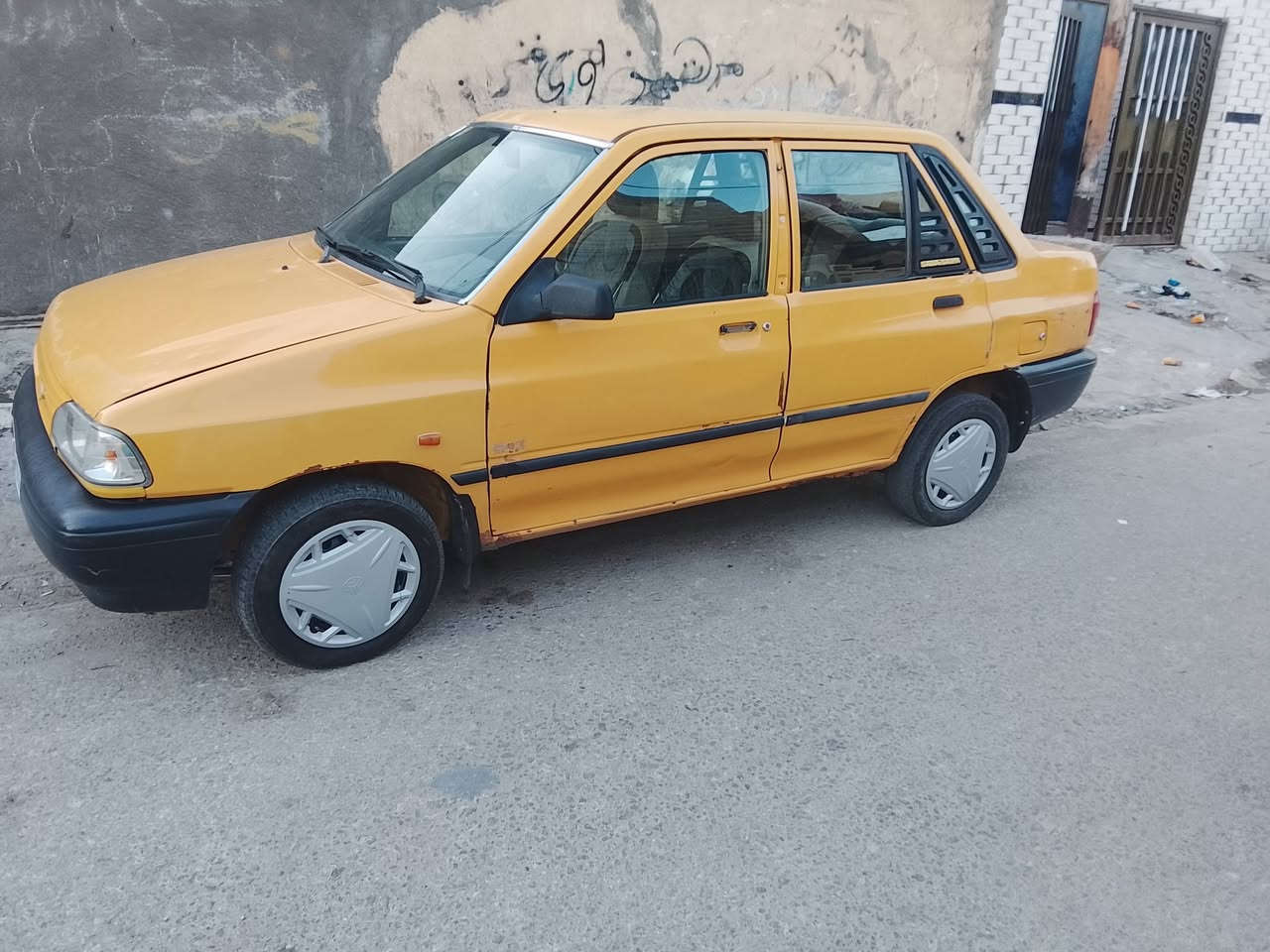 سلام عليكم سايبه للبيع موديل 11 بيه جاملخ تبديل بدون دواخل محرك وكير وشواصي شرط كفاله تبريد شغال مصفره هيه وغرامات رقم نكليزي تحويل مباشر مكان كربلاء سعره 19 وبيه مجال قليل ***********
