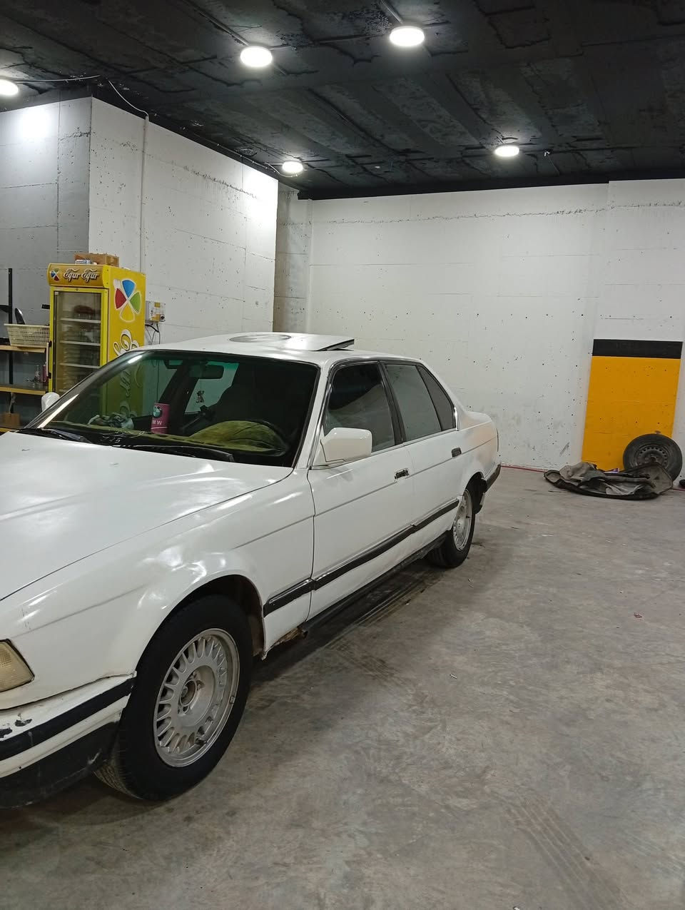 bmw 735 
مۆدێل 1989
گێڕ ئۆتۆماتیک
سلاید
چوار جام کارەبا
بەشەرتی گێڕو مەکینەو هەزار فیتەر
ڕەقەم بەغداد
27 مەجـال 
***********

