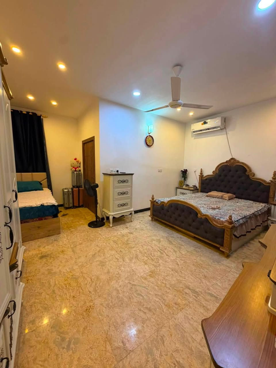 � للبيع مشتمل سكني مميز

📐 المساحة: 50 متر

🏡 التفاصيل:
• الطابق الأرضي: صالة + مطبخ
• الطابق الأول: غرفتا نوم
• 2 خدمات
• بيتونة

📍 العنوان: شارع المغرب – نجيب باشا
📌 قرب مستشفى الخيال – فرع البيت

📱 للتواصل والواتساب:
***********
