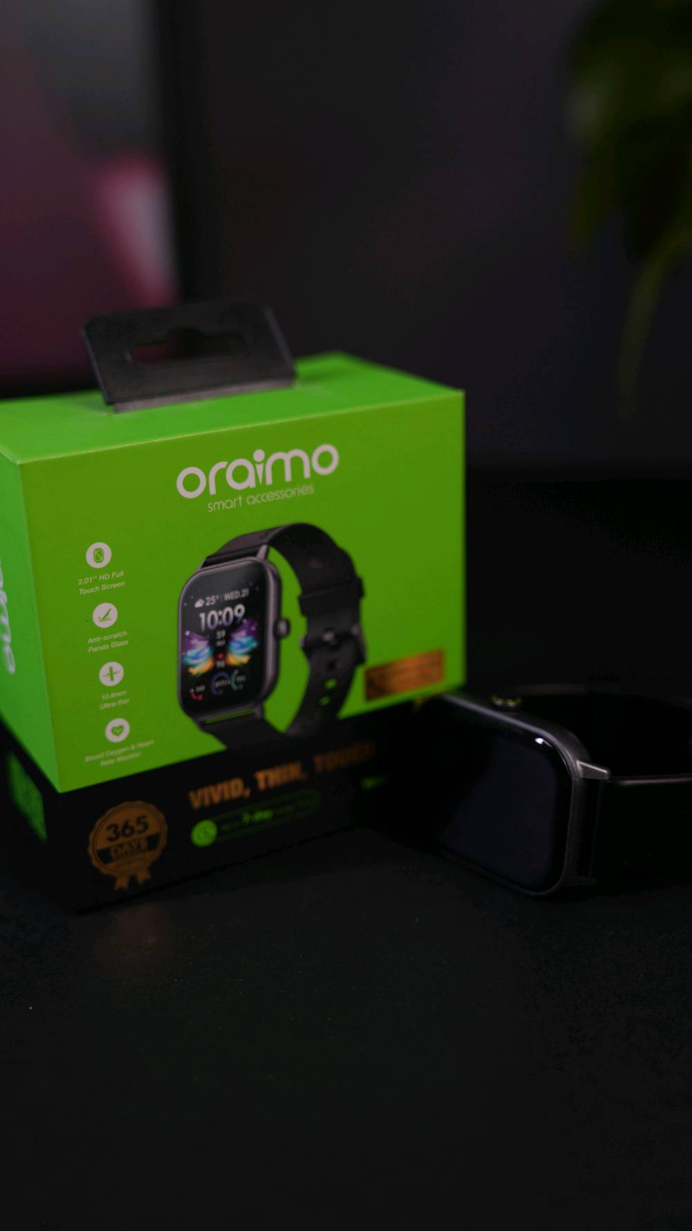 ساعة أورايمو الذكية كروم فاتح oraimo Watch 5
الشاشة والتصميم
الشاشة: شاشة TFT تعمل باللمس بالكامل مقاس 2.01 بوصة، بدقة 240×296 بكسل، ونسبة شا﻿شة إلى هيكل تبلغ 88.8%.
الحماية: زجاج باندا المقوى المقاوم للخدوش، مما يضمن متانة عالية.
التصميم: هيكل معدني من سبيكة الألومنيوم مع تاج رقمي من الفولاذ المقاوم للصدأ، بسمك 10.8 مم ووزن 41.4 جرام.
اللون: كروم لايت أنيق.
البطارية والأداء
السعة: بطارية ليثيوم بوليمر بسعة 300 مللي أمبير.
زمن الاستخدام: يصل إلى 7 أيام من الاستخدام العادي.
زمن الاستعداد: حتى 30 يومًا.
الشحن: يكتمل الشحن خلال 3 ساعات باستخدام شاحن 5 فولت/100 مللي أمبير.
الاتصال والتوافق
الاتصال: بلوتوث 5.2 مع دعم المكالمات اللاسلكية.
التطبيق: متوافق مع تطبيق Oraimo Health المتاح على Google Play وApple
الصحة واللياقة
مراقبة الصحة: مراقبة معدل ضربات القلب، قياس مستوى الأوكسجين في الدم (SpO₂)، تتبع النوم، ورصد التنفس.
أوضاع الرياضة: أكثر من 105 وضع رياضي مختلف.
مقاومة الماء والغبار
المعيار: مقاومة للماء والغبار وفقًا لمعيار 1ATM، مما يجعلها مناسبة للاستخدام اليومي والأنشطة الرياضية المعتدلة.
واجهات الساعة والميزات الإضافية
الواجهات: واجهات ساعة مُولدة بالذكاء الاصطناعي، مع إمكانية تخصيص الواجهة أو تحميل واجهات جديدة عبر تطبيق Oraimo Health.
الميزات الإضافية: ساعة عالمية، مؤقت، عداد خطواط، آلة حاسبة، العثور على الهاتف/الساعة، التحكم في الموسيقى، منبه، مصباح يدوي
السعر /30الف
للطلب او استفسار عبر خاص او انستا Turab_Store او رقم ‎***********
توجد خدمة توصيل لجميع المحافظات 5,000