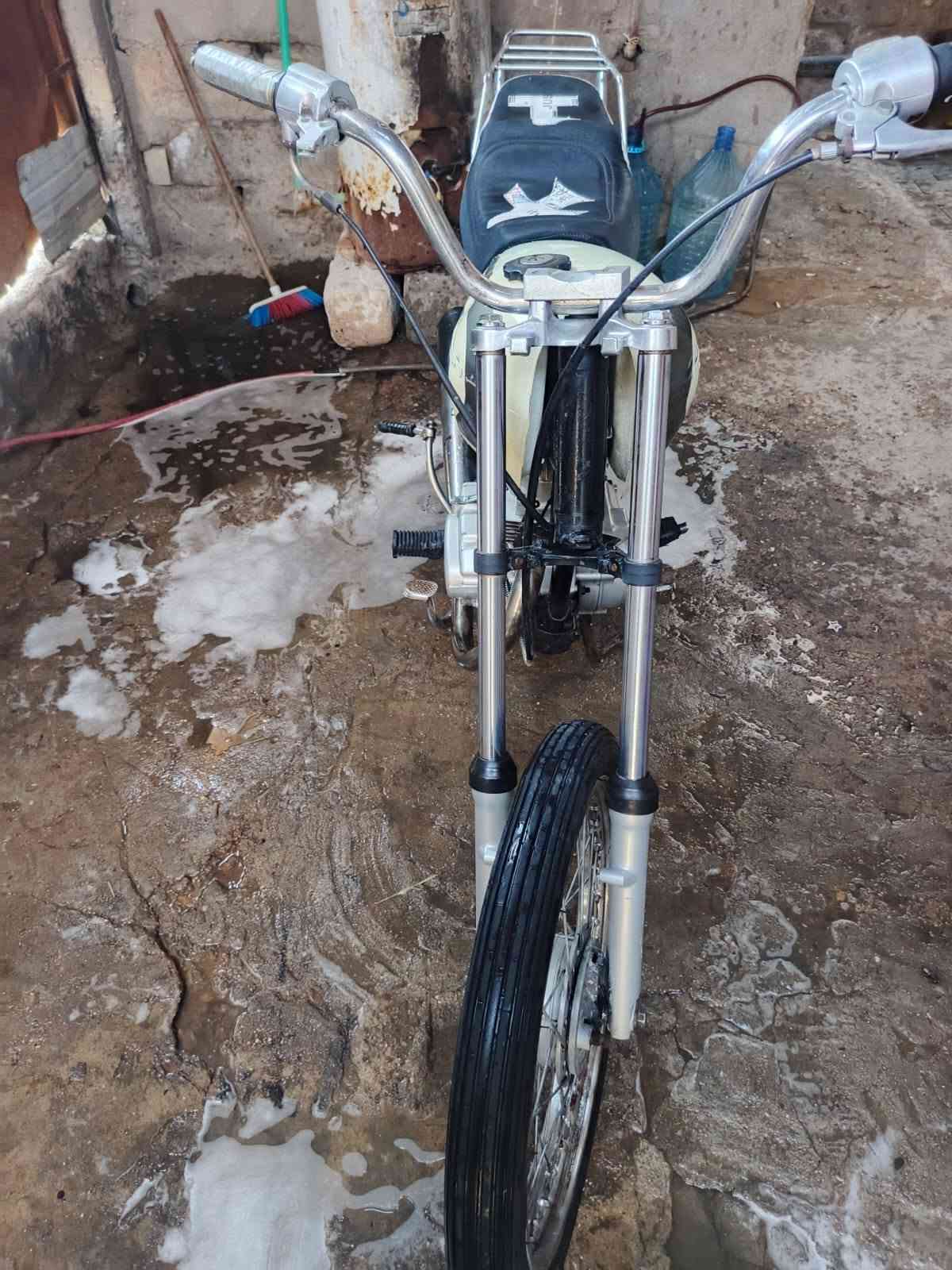 سلام عليكم دراجه ادوات للبيع تعمير جديد 2026بس المكينه مديل25دراجه جاهزه مفتوحه مره وحده مبدل بيه ولفات مكينه قويه نامه اصلي نهضه قويه كزوز عالي شاصي مكفول مكفوله سرقه السعر 450عنوني بصره الرقم ***********رجائآ المو شراي لا يخابر

