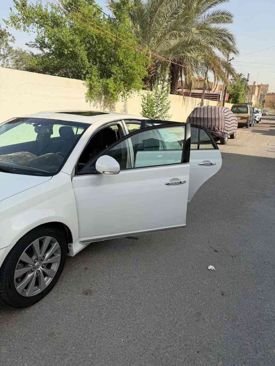 السلام عليكم.  افلون 2011 امريكي
افلون امريكي لمتد فول موديل 2011 ابيض صدفي
محرك 3.5   6 سلندر 
رقم بغداد الانكليزي الجديد
سنوية ب اسمي تحويل ثاني يوم
ماشية 240.000 
الحادث بابين جهة اليمين عكس السايق صبغ حزام
مكفولة من العيب الشرعي
فتحة سقف 
داخل اسود وصاج
سيدي جنجر اصلي بلادي موجود شغال
تبريد قطعتين كراسي كهرباء 
فول تحكم بعد مواصفات اللمتد معروفة
تخم تاير جديد 
السيارة ما بيهة اي نقص 
السعر 140 وبيهة مجال موجود مراوس شي اقل 
رقم الهاتف ***********
ملاحظة اخواني الغالين السوك كلشي بي معجبك المنشور على راسي اعبرة والشراي يتصل لا فيس ولا تعليقات
