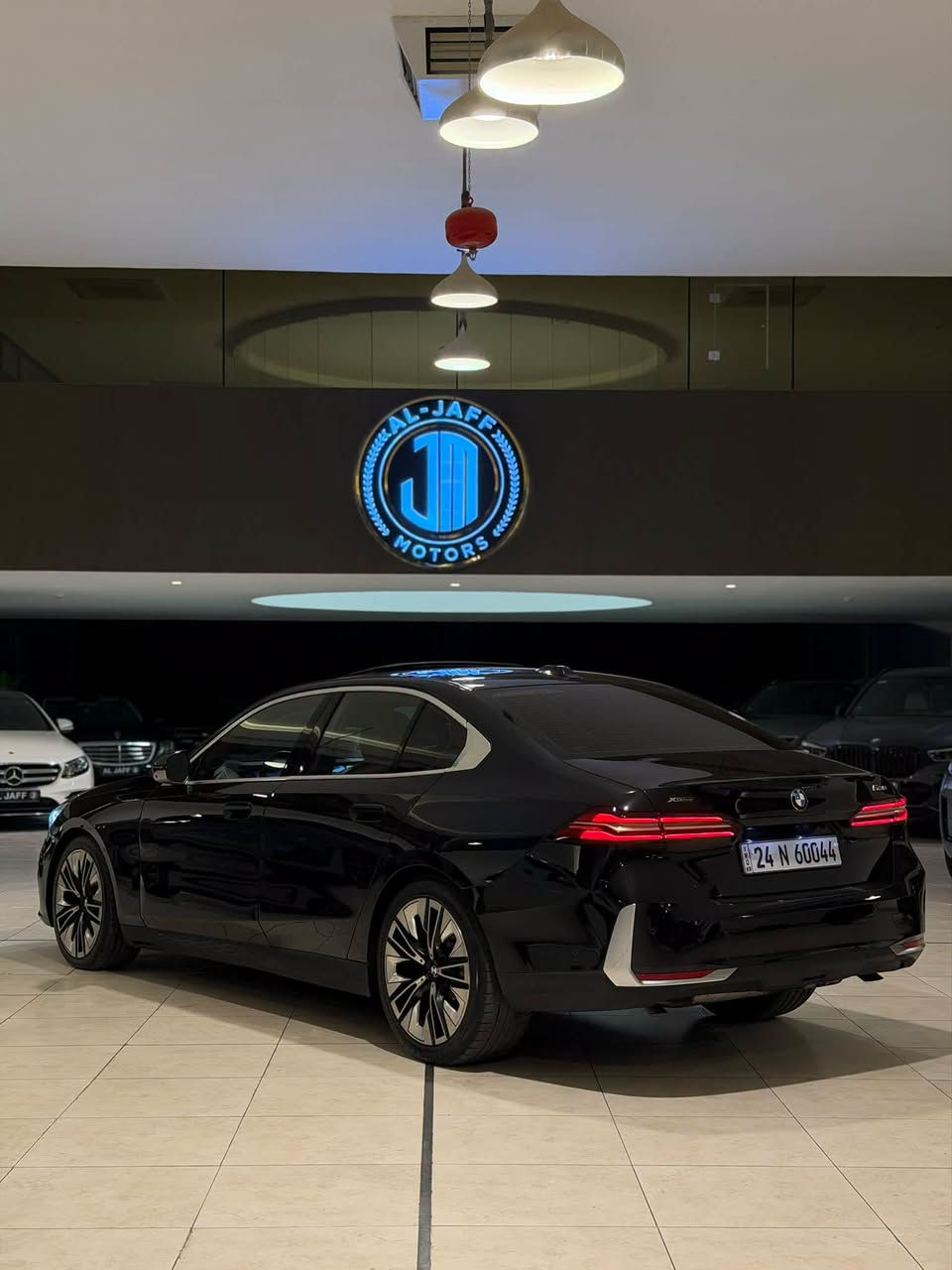 سعر جدا مناسب 🔥🔥🔥
السلام عليكم 
للبيع فقط بدون مراوس  BMW 530i X Drive 
موديل 2024 ماشية 15 الف 
مواصفات داخل جوزي وفتحة وكشنات جلد تدفئه وتبريد وكامرات 360 درجه وداتا شو وبصمات ورادار وسماعات هارمن كاردون و شباك لد وصندوك كهرباء وبعد هوايه مواصفات 
🚨السياره مرقمه وجاهزه
وارد امريكي بيها جاملغ وبنيد مبدل بلادي بدون صبغ وشاصي سليم ، شويه بيها دواخل وايرباكات طاك وراجع سستم 

السعر : 355 $ ورقه 
للاستفسار: *********** كاوه جمال 
العنوان : السليمانية المعارض الجديده معرض (الجاف)
