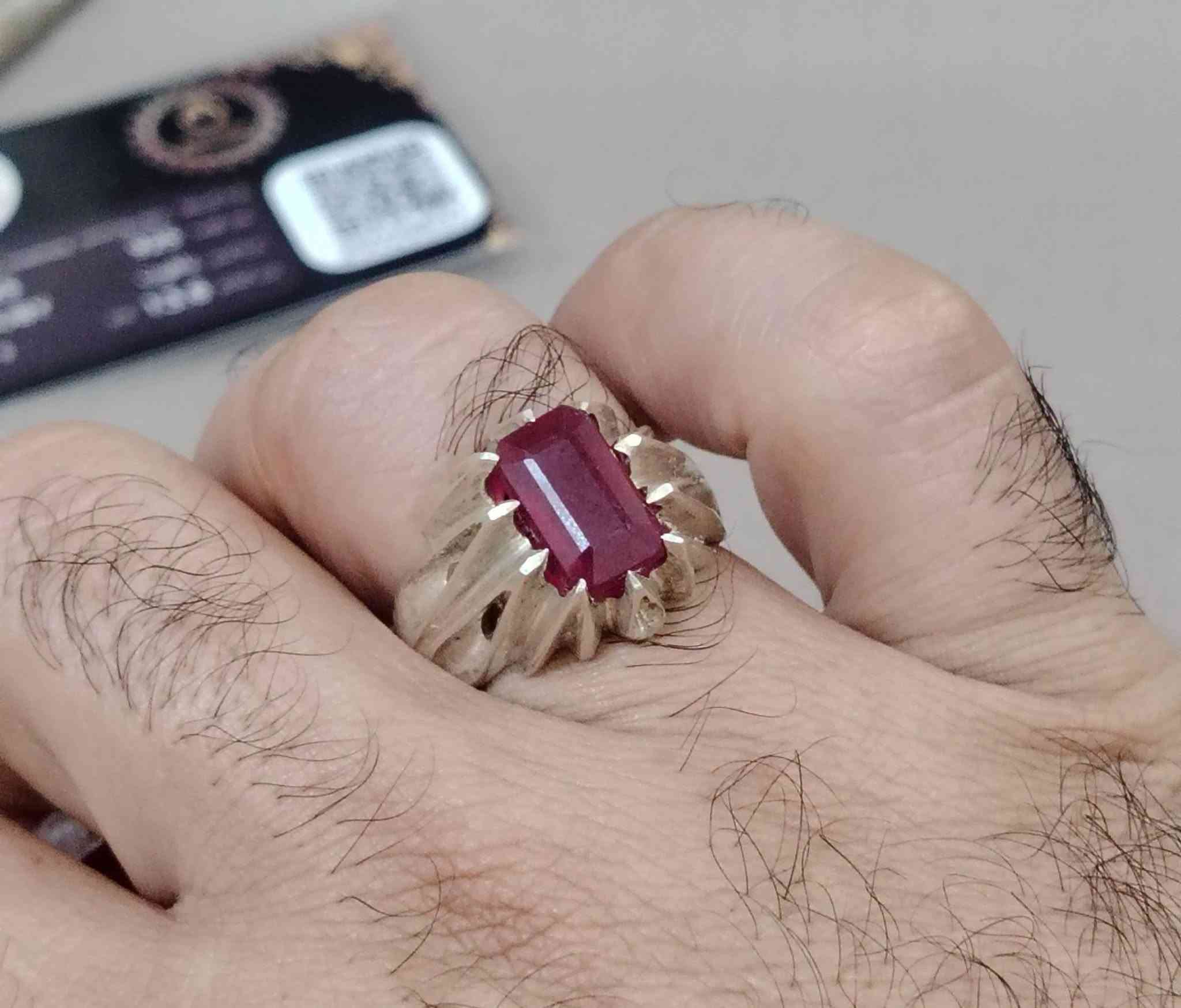 خاتم من حجر الياقوت الأفريقي الأحمر الطبيعي
صياغه ثقيلة وجميلة فضه عيار ٩٢٥
يوجد توصيل إلى جميع المحافظات
التواصل ع الخاص او ع الواتساب ***********
