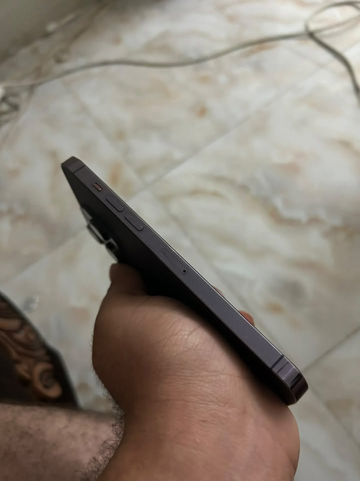 ايفون ١٤ برو ماكس 
ذاكره ٢٥٦
دبل سيم 
ما نفتوح شرط وتر بروف 
كشط مابي شرط الفحص
تواصل ***********
