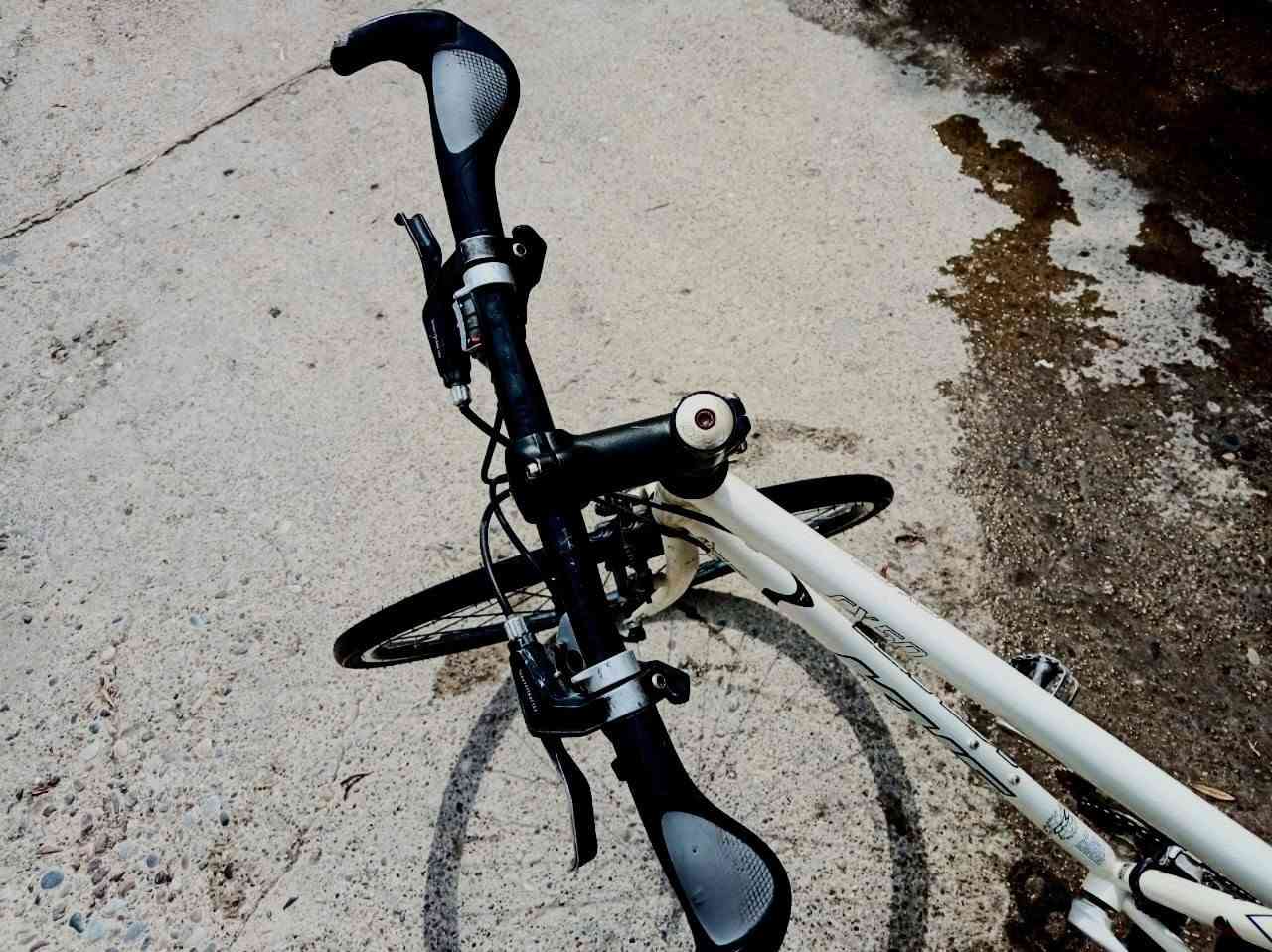 بــايــسكل 【هــَـجـين】للــبـيـع 🚲
ســلامُ علــيكـم👤 بــايســكل [هــجــين] مــعـروض للــبــيع 🚀 صطبــات أمــاميــة وخــلفــية🔥7 كــيــر⚡️ مــقــود مـســتقــيم صــنــاعةHybrid/City bike) 🛘  الــعيــب الــبـي الـويــل الخــلـفــي مُـــقــوس مــثل ما متــواجــد بلــ صورة الــسعــر: 160الـــف💵 وبــي مجــال للطــيــبـين🗿【للتواصل *********** رقـــم واتـــساب】
أو مــن صـفــحة الفيــســبوك التـــي نــُــشر منــها المـــنشــور...👋
