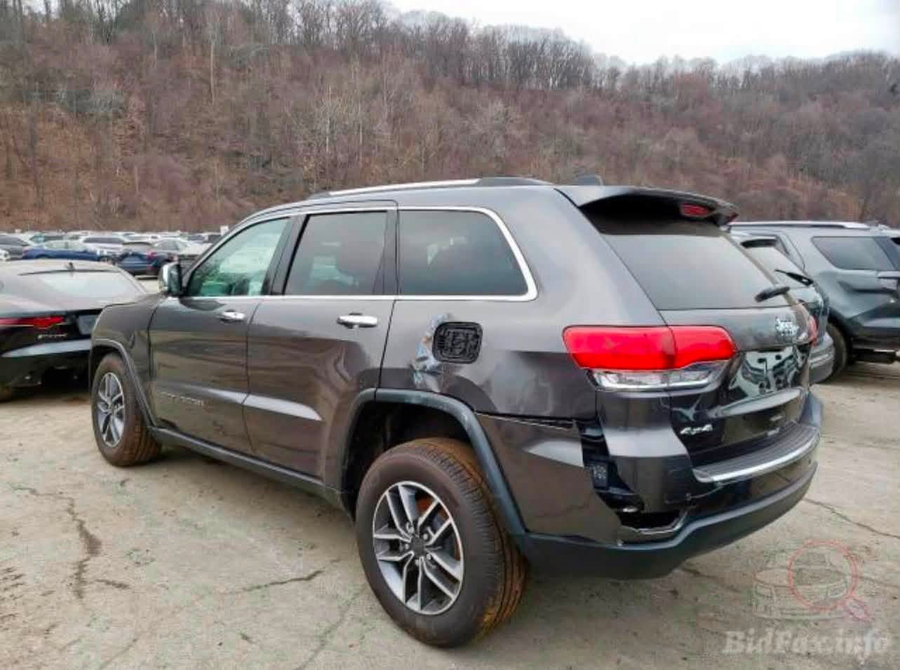 السلام عليكم جيب موديل 19 امريكي باسمي رقم وهزه جديده لمتد فول عدا الفتحه السعر 163 وبيه مجال بسيط مكان بغداد السياره بيه 3 قطع صبغ و 3 كلير للاستفسار اكثر الاتصال على الرقم ***********
