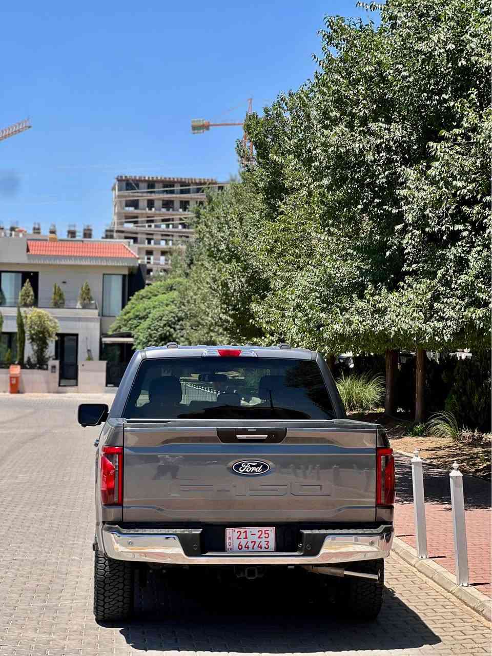 FORD D150 HYBRID XLT 2024
فۆرت F150 مۆدێل 2024 مواسەفات
Xlt 
ڕەنگی نەوتی
مەکینە 6 بستۆن تۆربۆ 3.5
مواصفات 
:-گێچ ئەلیکترۆن
:-٤ کامێرە 
:-ئاوێنە فۆتۆ
:- كاميرا 360
:- شحن وايەرليس 
:- 4✖️4 ( دبل اكسل ) 
:- کۆد ده رگا
:- شاشة گەوره 
:- لايت زينون 
:- رادار پێش و دوا 
:- رادار ئاوێنه 
:- حساس پێش ودوا 
:-کوشن کارەبا 
:- کوشن گه رم  
:-برێك كاره با 
:- بروجكتر LED 
زۆر مواسەفاتی دیکە
تەنها ١ پەڵەی بۆنیتەکەی بۆیاخە 
گێر و مەکیەنەی بەشەرت 
هیچ کێشەیەکی تێدا نییە 
ڕەقەم تەلەفون
*********** السليمانية, العراق
