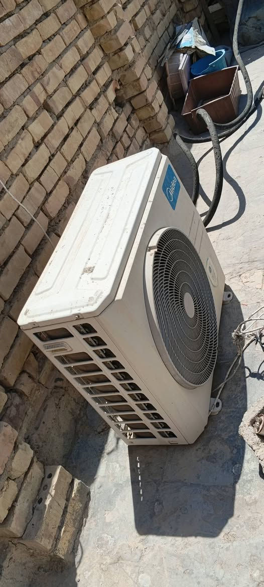 سلام عليكم عندي سبلت للبيع طنين بس غاز يرادله الله شاهد نضيف ريده ريده 400 وبي مجال ***********
