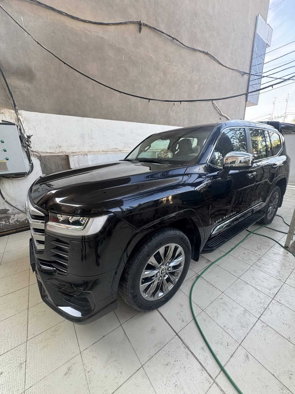 سلام عليكم للبيع لاندكروز 2024 VX LIMITED  بريم اصل       فول مواصفات مكفوله كفاله عامه ماشيه 18 الف رقم بغداد سعرهه 735 وبيهه مجال مكان سياره الديوانية *********** او***********
