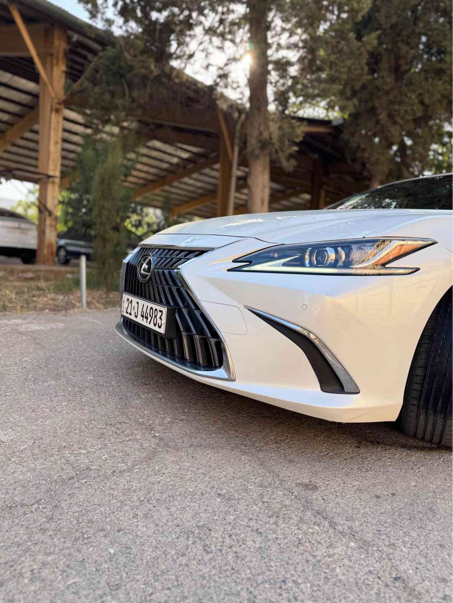 Lexus 2024 ES300H 
Hybrid
سەیارەکە فول مواسەفاتی خلیجیە 
ناوقەیسی و بەسمە 
پێش و دوا حاسە 
شاشە و کامێرە و کار پلەی 
پەردە
زۆر مواسەفاتی تر 
سەیارەکە پێش و دوای کەپسە ئیرباگی نەتەقیوە ڕەسمی حادیسەکەشی هەیە 
٢ پارچەی بۆیاخە چەمەلەخی دواوە و سنوق بێناوگرتن 
گێڕ و مەکینەو تەحویل و غەرامە بە شەرت 
نرخ:٢٦٥
*********** السليمانية, العراق
