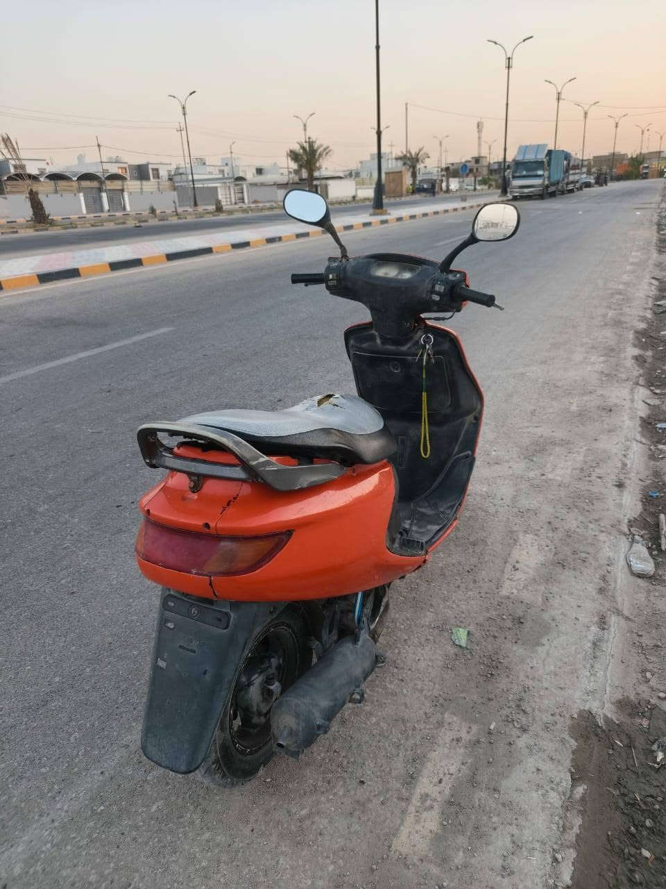 دراجة فراشه للبيع بيه خيط بخار بسيط كهربائيات شغاله كلهه يرادلهه بس باتري عنوان كوفة *********** سعر 300 وبيه مجال
