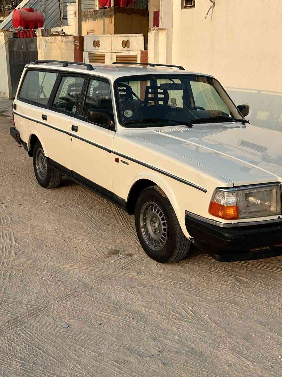 فالفو موديل 91 رقم نجف تبريد شغال تخم تاير جديد محرك كير ياباني على الفحص كهربائيات كله شغاله صبغ للجماليه غرفته حلوه سياره مكانه بل النجف الاشرف السعر 48وبيه مجال رقم تليفون ***********بي واتساب
