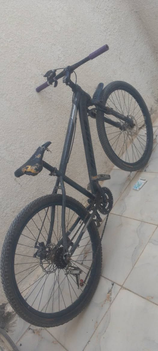 بايسكل جبلي عوزة صجم كشن وبريكات قيم واخذ البايسكل يمشي كلشي مابي بس فقط هذني نقوصاته للاستفسار ***********
