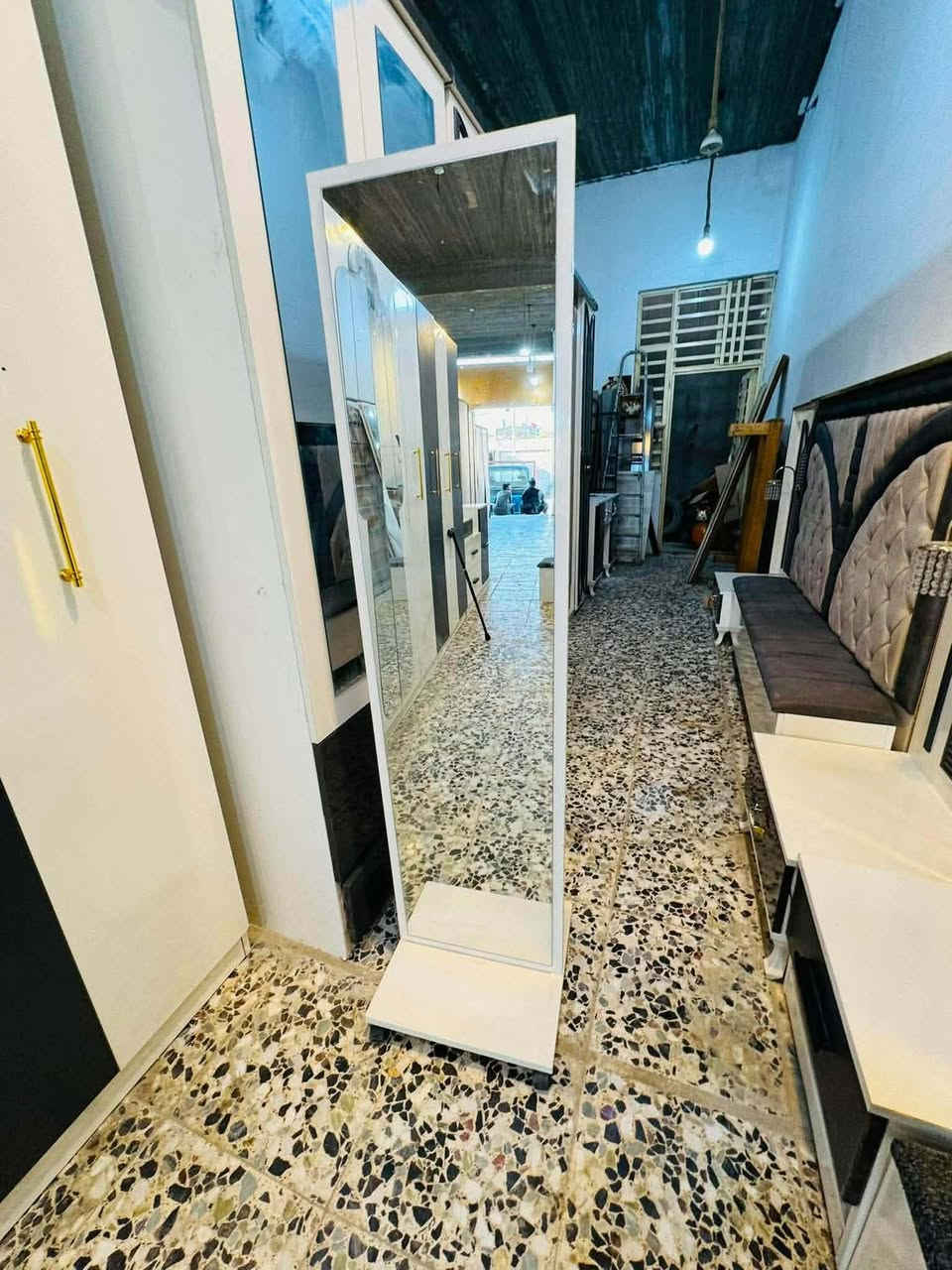 غرفه تركيه 10قطع نظافه فول جديده سعر 700
مكانها نجف تواصل عل واتساب 
***********
