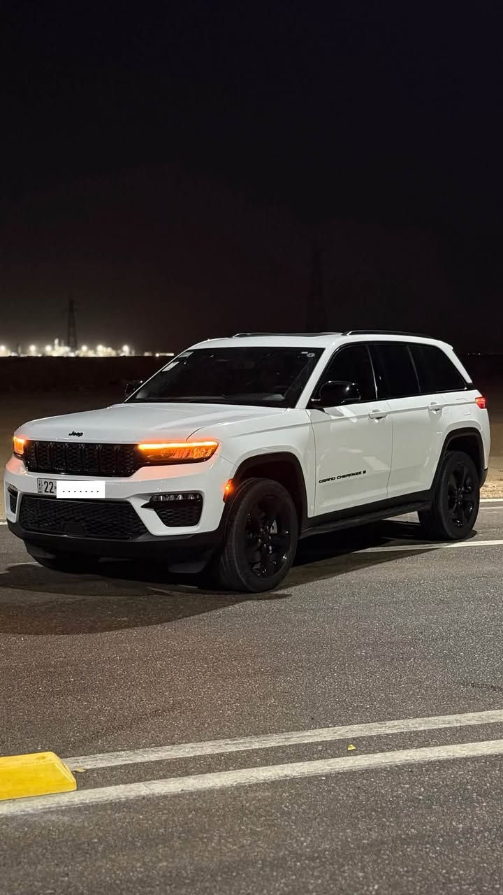 جيب ليمتد jeep limited
موديل ٢٠٢٤ 
وكاله هارلم خليجية
رقم اربيل 
كتاب تضليل 
ماشيه ٣٣ ميل 
المواصفات :
* رادار امامي مع مانع تصادم . 
* تحذير الخروج عن المسار . 
* تحذير النقطة عمياء  .
* نظام تحذير عند التقاطعات. 
* شاحن موبايل وايرلس. 
* ويل قياس 20 انج .
* فتحة سقف . 
* لوحة القيادة بقياس 12 أنچ. 
* كير شفتر بالستيرن . 
* كاميرا خلفية. 
*شاشة كبيرة 10.1 أنج
* المصابيح الأمامية زنون .
* كشافات الضباب زنون . 
* دخول ذكي. 
* تشغيل عن بعد .
* الصندوق الخلفيي كهربائي .
* فرش المقصورة الداخلية من الجلد والشاموا .
* مقعد السائق كهربائي .
* المقاعد الأمامية تدفئة .
* حساسات خلفية . 
* دوسات جانبية .
* مكيف خلفي . 
* تدفئة مقود القيادة . 
* مانع تصادم خلفي .
* بلوتوث تلفون . 
* محدد سرعة . 
* نظام التشغيل والإطفاء الاوتوماتيكي .

سياره كفاله عامه بيها ملاحظه بلجاملغ الخلفي فقط 
مكان السيارة كربلاء المقدسه 
السعر 355$وبيها مجال 
***********
***********
