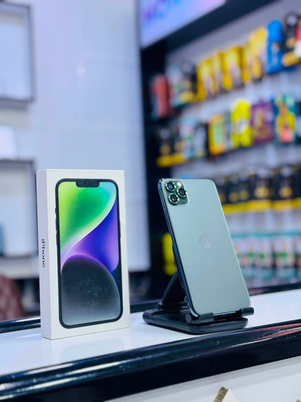 السلام عليكم متوفر:
♠️آيفون 11 Pro Max نسخة دبل سيم كارت(خطين) ذاكرة 256 بطارية 75 الجهاز مكفول وضمان✔️.

☑️***********☑️

☑️مركز سفن فون للهواتف النقالة☑️
