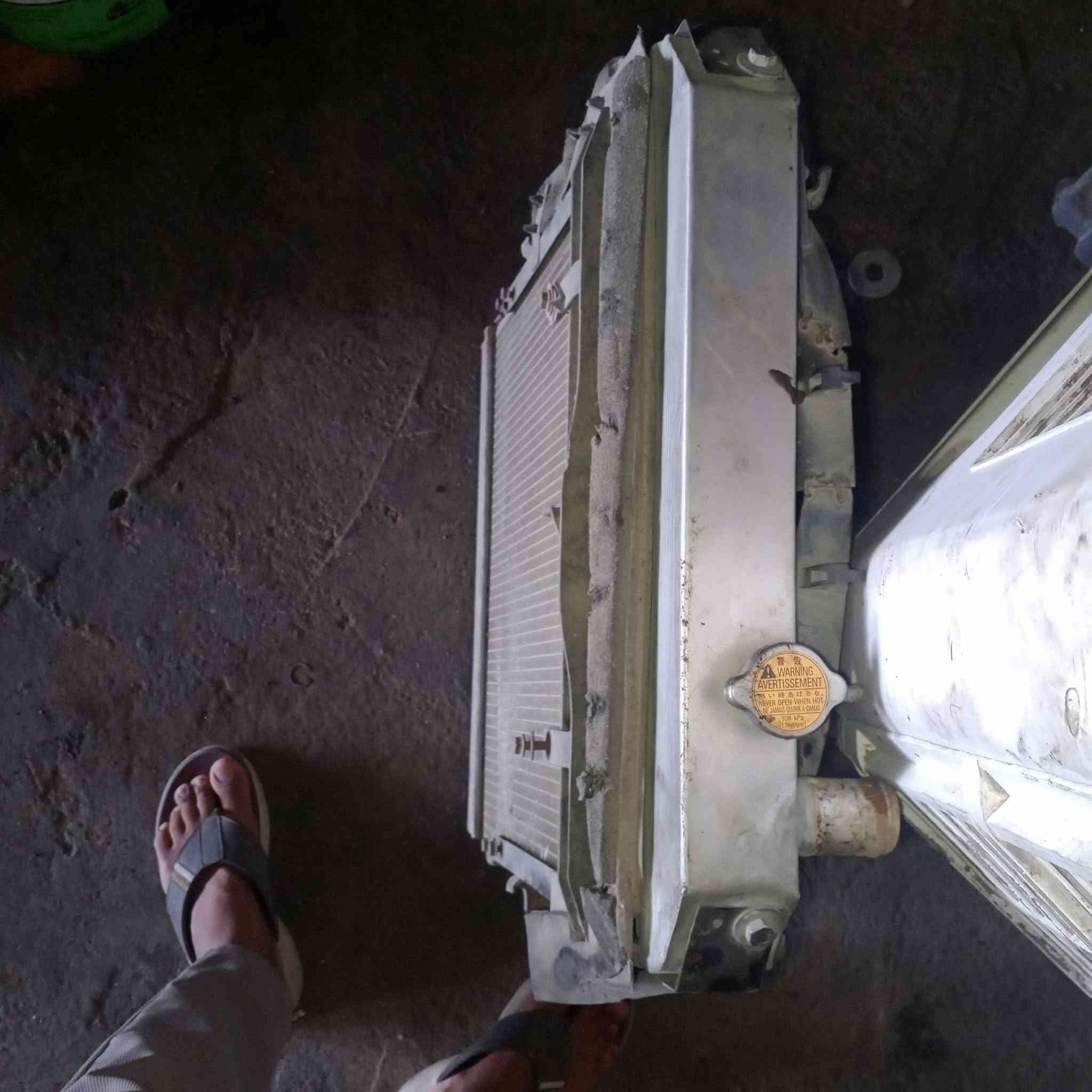 سلام عليكم 

للبيع راديتر كنتر ازوزة نضيف مستعمل شهر فقط

سعر 100 وبي مجال 

***********
