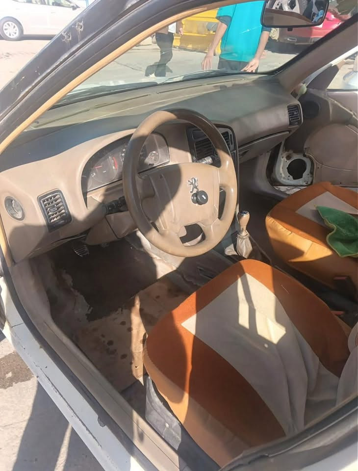🚗 بيجو 405 للبيع
يالله
موديل 2009 
سيارة كير ومكينة كفاله 
وتبريد شغال ثلج 
سياره اقتصاديه وقويه 

سعره 28 ورقة وبيه مجال بسيط

الموقع / بابل - الهاشميه 
للاتصال / ***********
