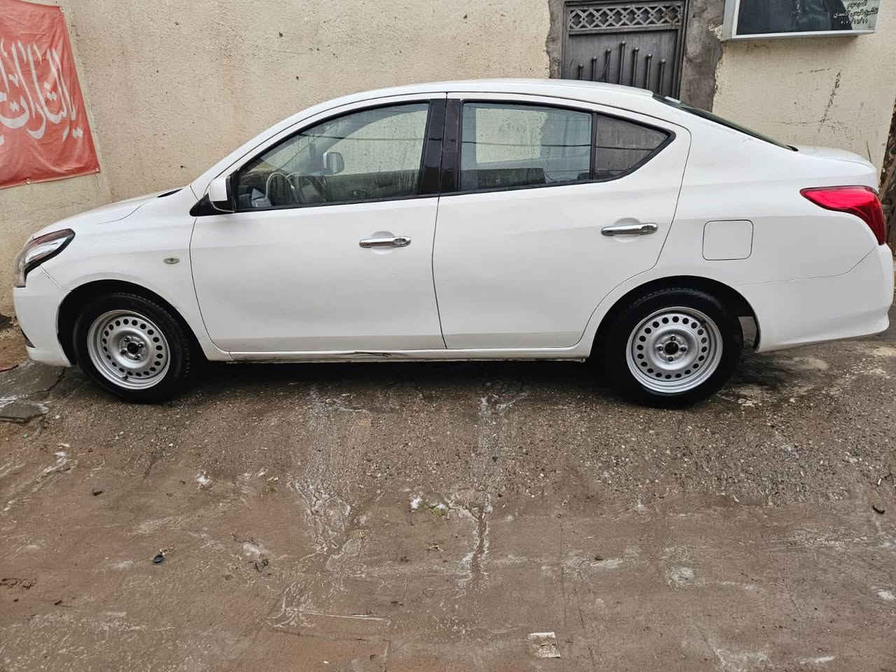 نيسان سني هندي مديل 23 رقم بصره باسم ابن عمتي. تحويل ثاني يوم
بالنسبة للسيارة مكينة كير حداده تبريد تايرات غرفه السياره نظيفه كفاله

ضرر السيارة 
ضربه بالصندوق مع مداكر خلفيه مع نص القمارة تصليح درجة اولئ مصبوغة جماليةعام السيارة شغل في دولة الكويت جاهزة من كلشي واحد على واحد حدادة تبريد تخم تاير اي نقص مابيها 
السعر / 95
رقم الهاتف / ***********
العنوآن / البصرة / الاصمعي
