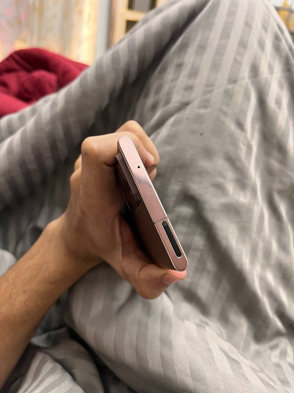 نوت 20الترا جهاز نضيف للعلم مبدل شاشه سوف اولد ام القلم وكع وطلع بيه خطين وكامرا الاساسيه مغوشه ولبقيه شغللات طبيعي  مثل ما موضح ولباقي كفاله عامه السعر 140 مكاني بابل للحصوه خاص او ***********
