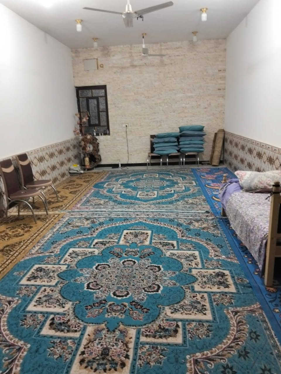 دار للبيع على طريق السفينة طابو أسهم مساحة 253م شارع  فدك يحتوي على ٥ غرف جاهز للسكن السعر ١٩٠ الاتصال على ***********
