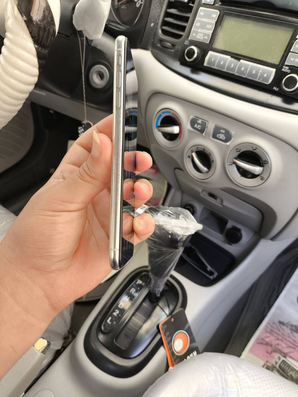 📱 آيفون XS ماكس
💾 الذاكرة: 64GB
🔋 البطارية: 100% (مستبدلة أصلية)

مواصفات الجهاز:
✅ تك سيم شغال طبيعي
✅ صوت شغال وواضح
✅ هزازات شغالات طبيعي
✅ فيس آيدي شغال
✅ كامرات شغالات وتصويرهم حيل حلو
⚠️ الظهر مفطور، ما يأثر بشي نهائي
📱 شاشة بلادية

💰 السعر: 145 ألف قفلة

📍 الموقع: موصل – أيسر
📩 التواصل: خاص أو اتصال مباشر
📞 ***********

🚫 توصيل ما عندي
🔴 بيع فقط

